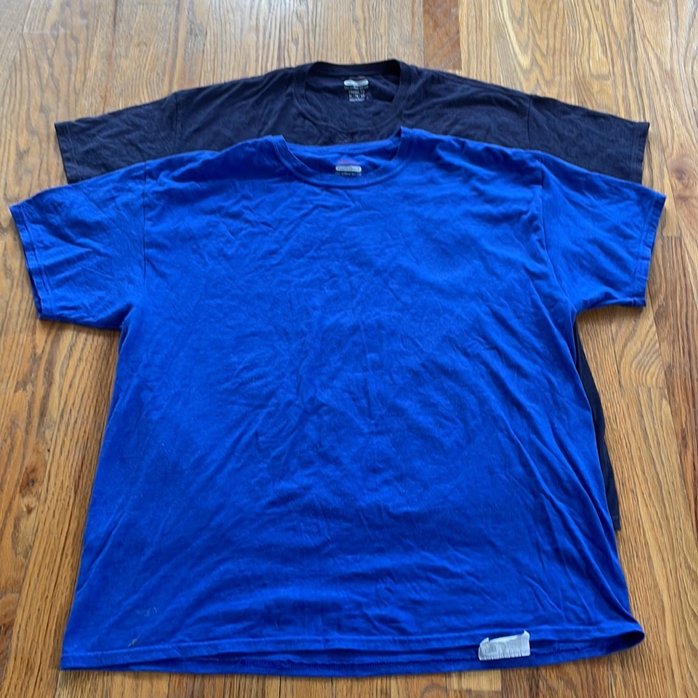 Bundle of 2 Hanes T-shirts -XL